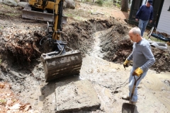 dyer-septic-excavation-norris-job-platform-employee-inspect-shovel